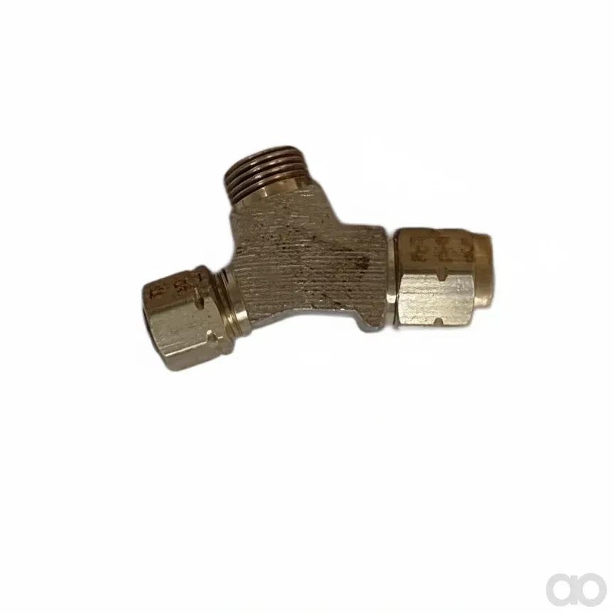 John Deere - AR88120 - Einspritzdueesen-T-Stueck