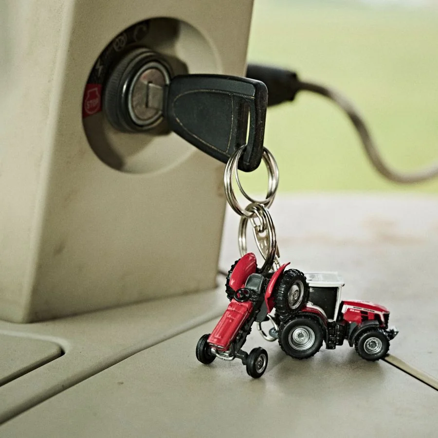 Agco - X993032505566 - Massey Ferguson 135 Schlüsselanhänger