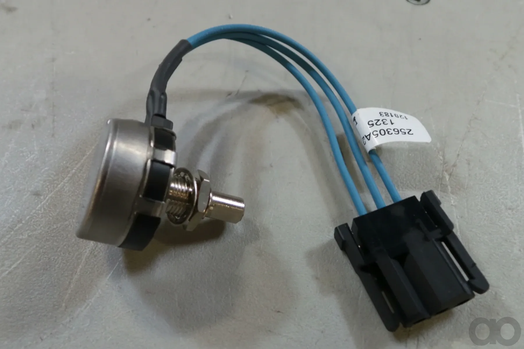 Case IH - 256305A2 - Potentiometer