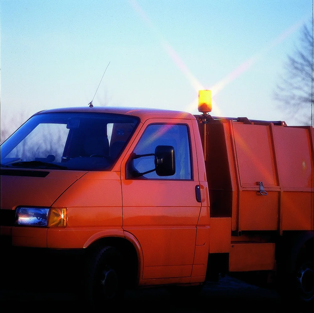 HELLA - 2RL 004 957-101 - Halogen-Rundumkennleuchte, KL 700, 12V, gelb (amber)