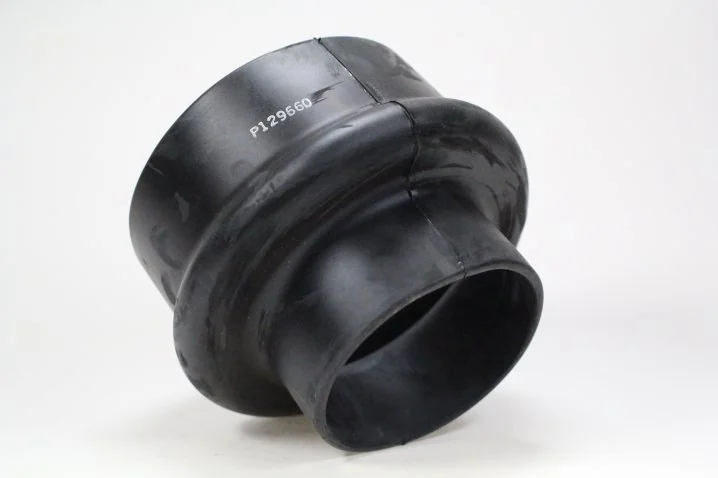 Donaldson - P129660 - Reduzierstutzen 203,2/139,7mm (Gummi)