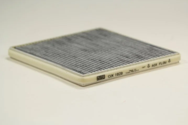 Mann-Filter - CUK 1828 - Innenraumfilterelement (Aktivkohle)