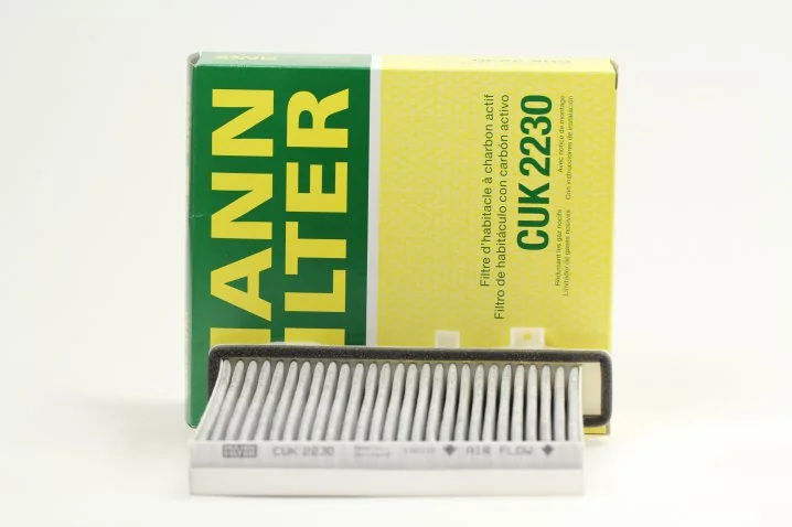 Mann-Filter - CUK 2230 - Innenraumfilterelement (Aktivkohle)