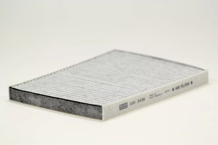 Mann-Filter - CUK 2436 - Innenraumfilterelement (Aktivkohle)