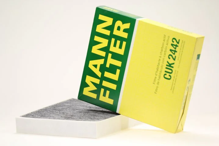 Mann-Filter - CUK 2442 - Innenraumfilterelement (Aktivkohle)
