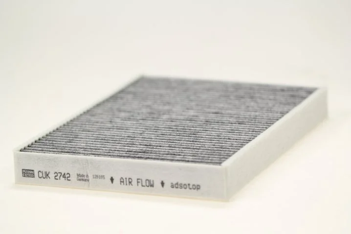 Mann-Filter - CUK 2742 - Innenraumfilterelement (Aktivkohle)