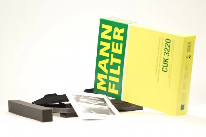 Mann-Filter - CUK 3220 - Innenraumfilterelement (Aktivkohle)