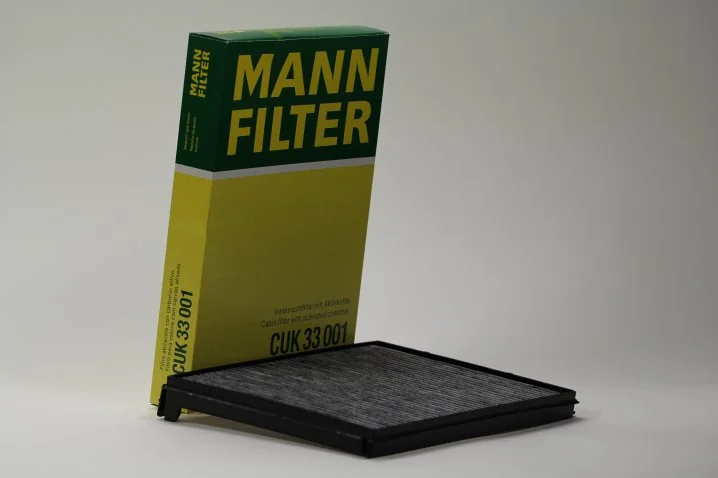 Mann-Filter - CUK 33 001 - Innenraumfilterelement (Aktivkohle)