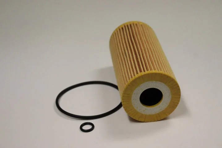 Mann-Filter - HU 7027 z - Flüssigkeitsfilterelement (metallfrei)