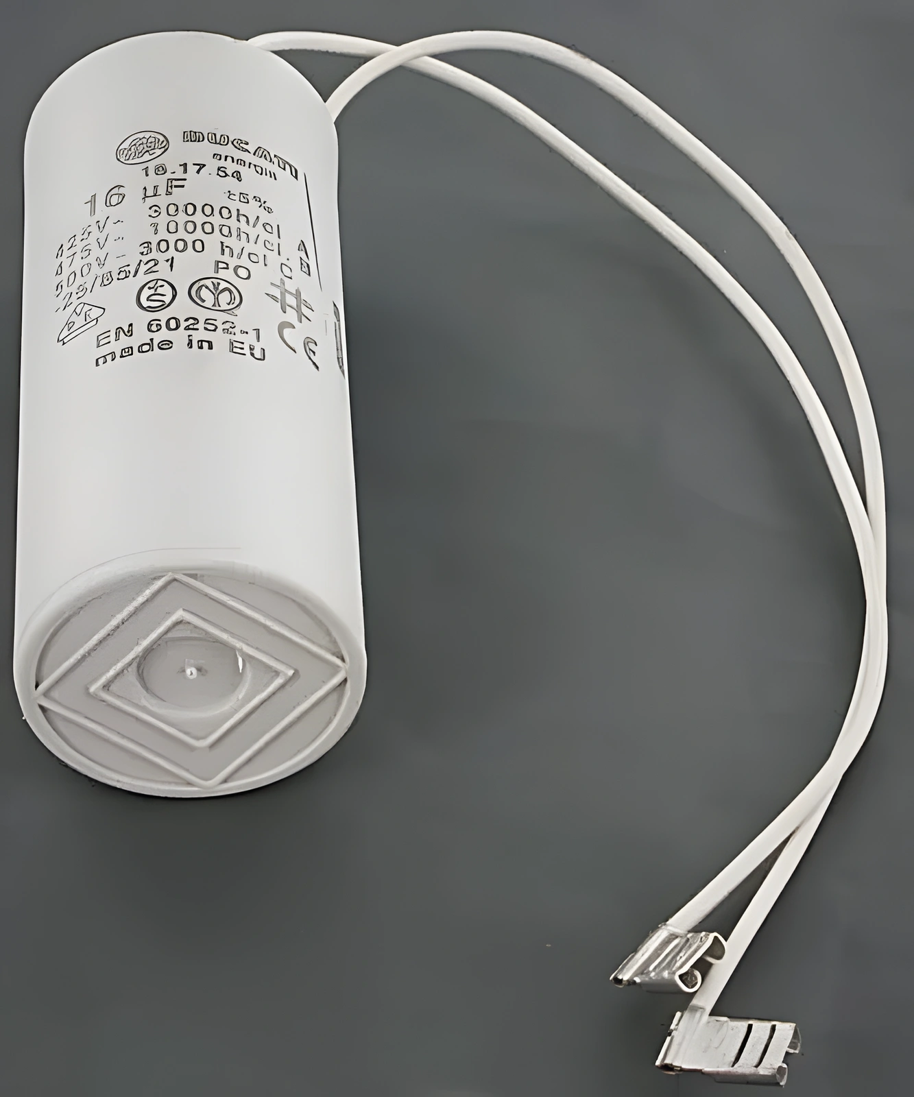 AKO - E260054 - 16 uF Kondensator