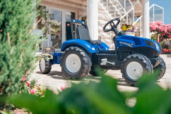 Falk - F3090B - New Holland Traktor Mit Anhaenger