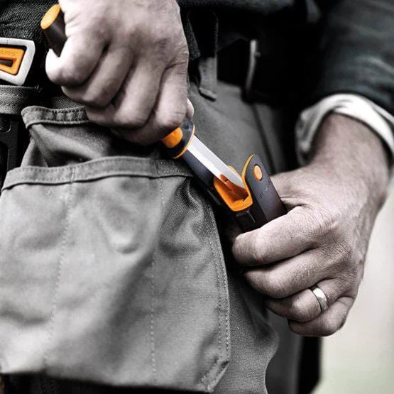 Fiskars - 1023618 - Universalmesser Mit Schleifer