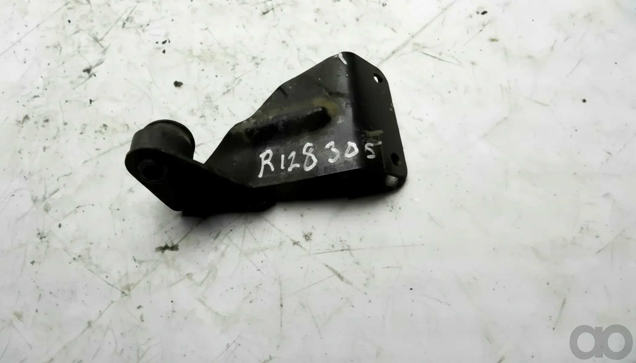 John Deere - R128305 - Halterung, Flutlicht, RH