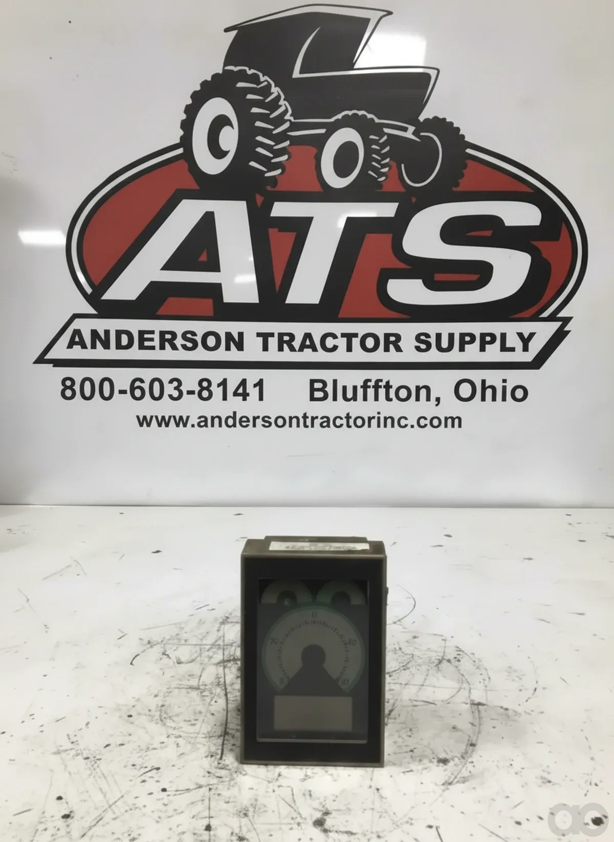 John Deere - RE66843 - Tachometer