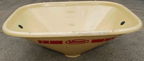 Kverneland - A138163730 - Trichter Gelb 600 LTR